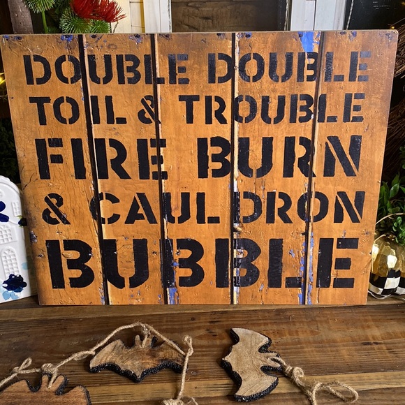 Wooden Bat Garland - Picture 4 of 6